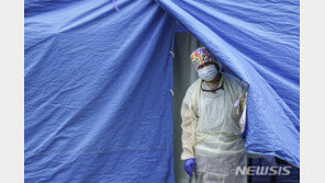 美, 하룻새 확진 16만명…병원 입원률도 역대 최고