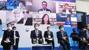 수출기업 애로사항 경청하는 정세균 총리