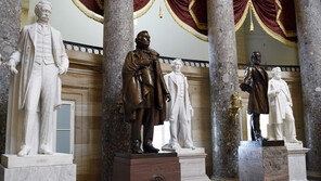 ‘방역 모범 보여라’ 비판에…美 민주, 하원 당선인 만찬 취소