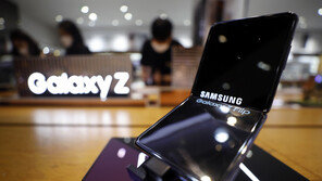 10명 중 7명 삼성폰 쓴다…사상 첫 국내 점유율 70% 돌파