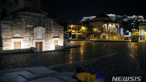 아테네시에서 하수도 공사중 고대 그리스신 흉상 발굴