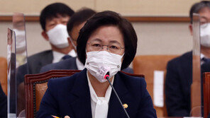 추미애, 출마설에 “검찰개혁 완수 전 장관직 안 내려놔”