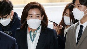 채이배 보좌관 “한국당, 문 잠그고 막아”…패트충돌 공판서 증언