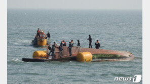 소연평도 선원 실종 사흘째…“전복 선체 세워 수색 계속”