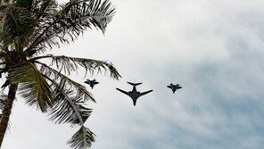 美, B-1B 이어 ‘현존 최강’ F-22랩터 괌 전진 배치