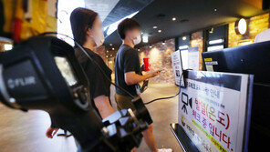 코로나가 바꾼 영화 관객…5명 중 1명 이상은 ‘혼영족’