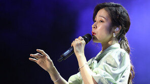 홍자 “부모님께 첫 용돈 드리고 가족과 엄청 울었다”