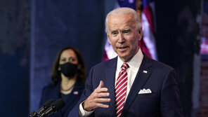 ‘RCEP 견제’ 바이든, 中과 주도권 싸움…“韓, 中 택해 고립 자초 말아야”