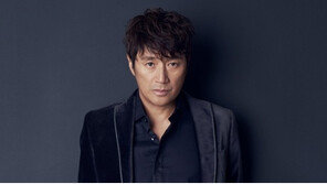 日톱가수 56세 콘도 마사히코, 25세 연하와 불륜 인정…무기한 자숙