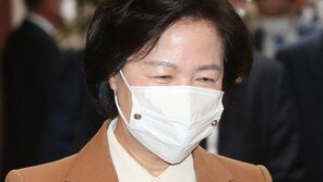 인권위, 추미애 ‘휴대폰 비번공개법’ 인권 침해여부 조사 착수