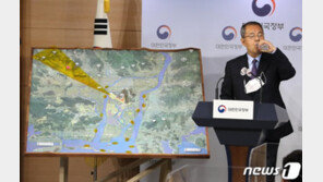 “산을 깎아야” 김해신공항 ‘무리’…주변엔 개발계획, 확장도 못해