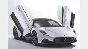 최고 시속 325km… 슈퍼카의 귀환