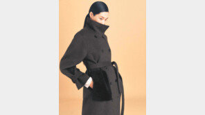 클래식 코트에 화사한 컬러 니트… 겨울 멋쟁이 스타일 완성