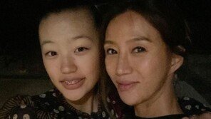 김민, 美서 폭풍 성장한 외동딸 공개…엄마 닮은 늘씬한 자태