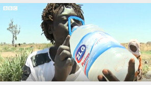 “살 水가 없다”…공동묘지 옆 우물 파서 마시는 사람들