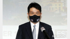 조원태 회장, 태극기-성조기 나란히 새겨진 마스크 쓴 이유는