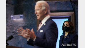 바이든 코로나19 자문위원 “美, 마스크·손 씻기론 부족”