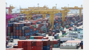 컨테이너 부족에 운임비까지 상승…수출 기업들, 성수기 앞두고 ‘발동동’