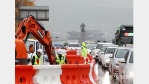 “광화문광장 공사 중단하라” 시민단체, 릴레이 시위
