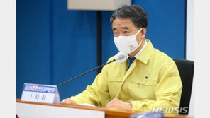 박능후 “日 확진자 3달만 300명대…대규모 재확산 기로 위태로운 상황”