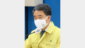 박능후 “신규 확진자 300명대…어디에도 안전지대 없어”