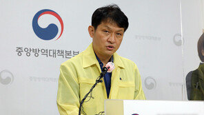 당국 “확산 속도 예측보다 빨라…거리두기 단계 부처 협의로 결정”