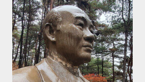 청남대 전두환 동상 훼손한 50대 현행범 체포