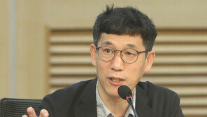 진중권 “가덕도 노무현공항? ‘문재인 공항’으로 하라”