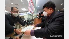 코로나19 감염 은폐 ‘강남모녀’ 선고 연기…답변서 제출