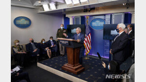 백악관 코로나TF 넉달만에 공식 브리핑…“백신 배포 속도”