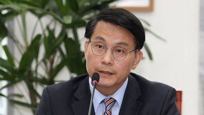 ‘선거법 위반 혐의’ 2차례 기소 윤상현 재판 출석…“진실 밝혀질 것”