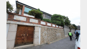 검찰, ‘전두환 자택 본채압류 위법’ 결정에 “적극 항고”