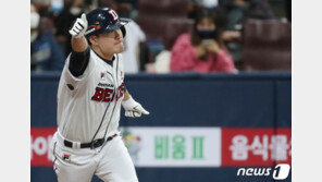 ‘김재호 3타점’ 두산, 5차례 역전 끝에 NC 꺾고 2승1패…우승확률 93.3%