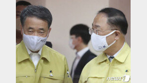 쿠폰 뿌리며 ‘모임·외식’ 자제하라고?…정부 모순 ‘어리둥절’