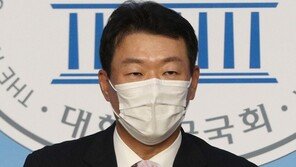 국민의힘 “정부 방역조치 느려…사회적 거리두기 격상해야”