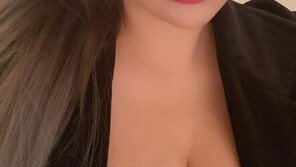 씨엘, 볼륨감 넘치는 몸매…섹시미 과시 눈길