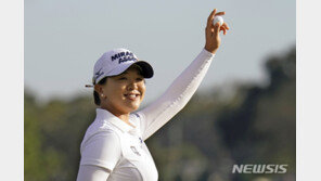 “우즈 따라서…” 김세영, 빨간 바지 아닌 빨간 치마 였지만 마법은 여전