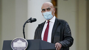 백악관 백신 책임자 “바이든 인수위팀과 접촉 無”