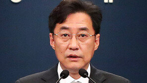 靑 “3차 재난지원금 여러 의견 알아…가타부타 언급 부적절”