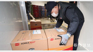 택배 부담 덜기… 우체국 소포 상자에 손잡이