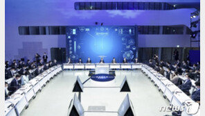 조정훈 “홍남기, 556조 통해 어떤 결과 갖고 올지 묻고 싶다”