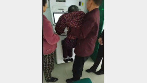 94세 할머니의 힘겨운 안면인식…中 시스템에 비난 봇물