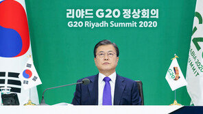 文대통령 “또 코로나와 힘겨운 전쟁…방역에 더 힘 모아야”