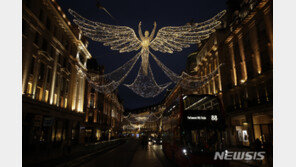 “크리스마스? 차라리 밖에서 놀아라”…英연구진 조언