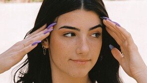 16세 소녀, 틱톡 팔로워 1억 명 기록…지난 해 44억 벌었다