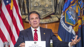 ‘가족 모임 말라’더니…뉴욕 주지사 “89세 母와 만날 예정!”