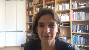 노벨상 수상자 뒤플로 교수 “재난지원금, 선별 지급이 더 낫다”