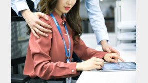 엉덩이 만져놓고 “네가 거기 있었잖아” 발뺌한 직장상사 ‘집유’