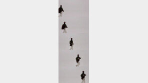 “그래미로 떠나요” 방탄소년단 제이홉, 귀여운 발걸음 ‘엄지 척’