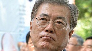 유상범 “말없는 文, 개그같아…‘내가 안그랬다’ 하려고?”